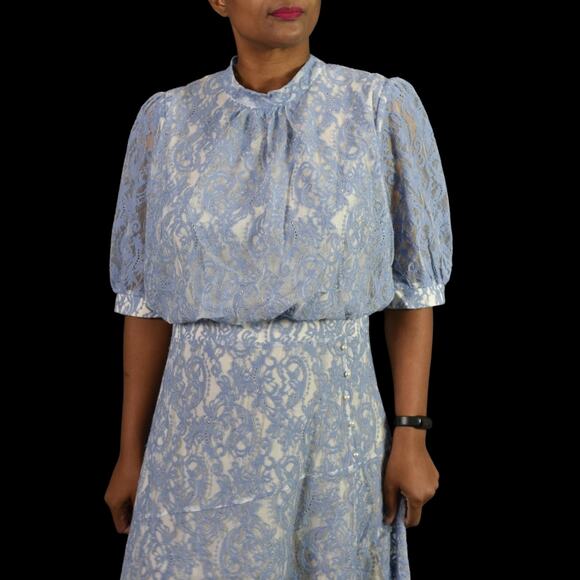 Kaimilan Lace Dress Purple Lilac Midi Short Sleeve Tie Neck Blouson Size Medium - Picture 13 of 16